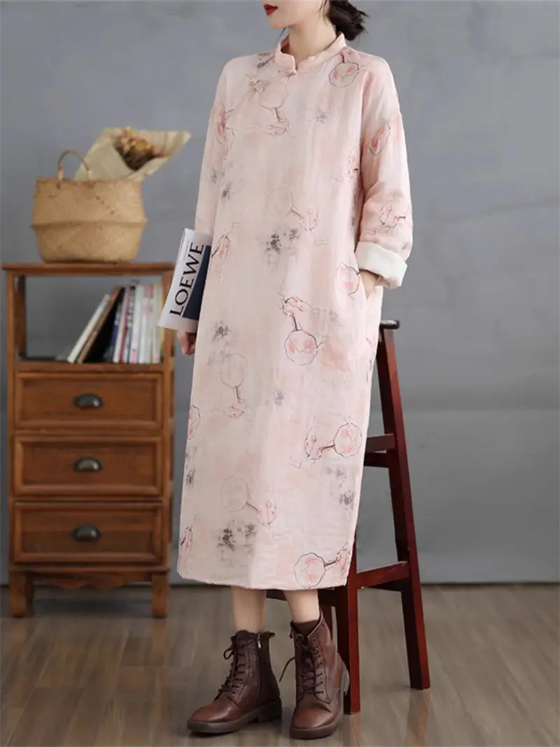 Женская одежда больших размеров, теплое платье Cheongsam с принтом, элегантное платье в китайском стиле с воротником-стойкой в стиле дзен A225
Женская одежда больших размеров, теплое платье Cheongsam с принтом, элегантное платье в китайском стиле с воротником-стойкой в стиле дзен A225