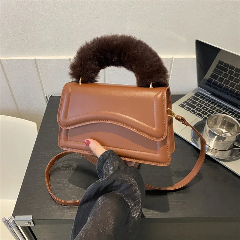 2024 Small Tote Trend Pu Leather Shoulder Bag For Women Designer Plush Handle Crossbody Bag Luxury Handbag Purse Square Bag
2024 Small Tote Trend Pu Leather Shoulder Bag For Women Designer Plush Handle Crossbody Bag Luxury Handbag Purse Square Bag