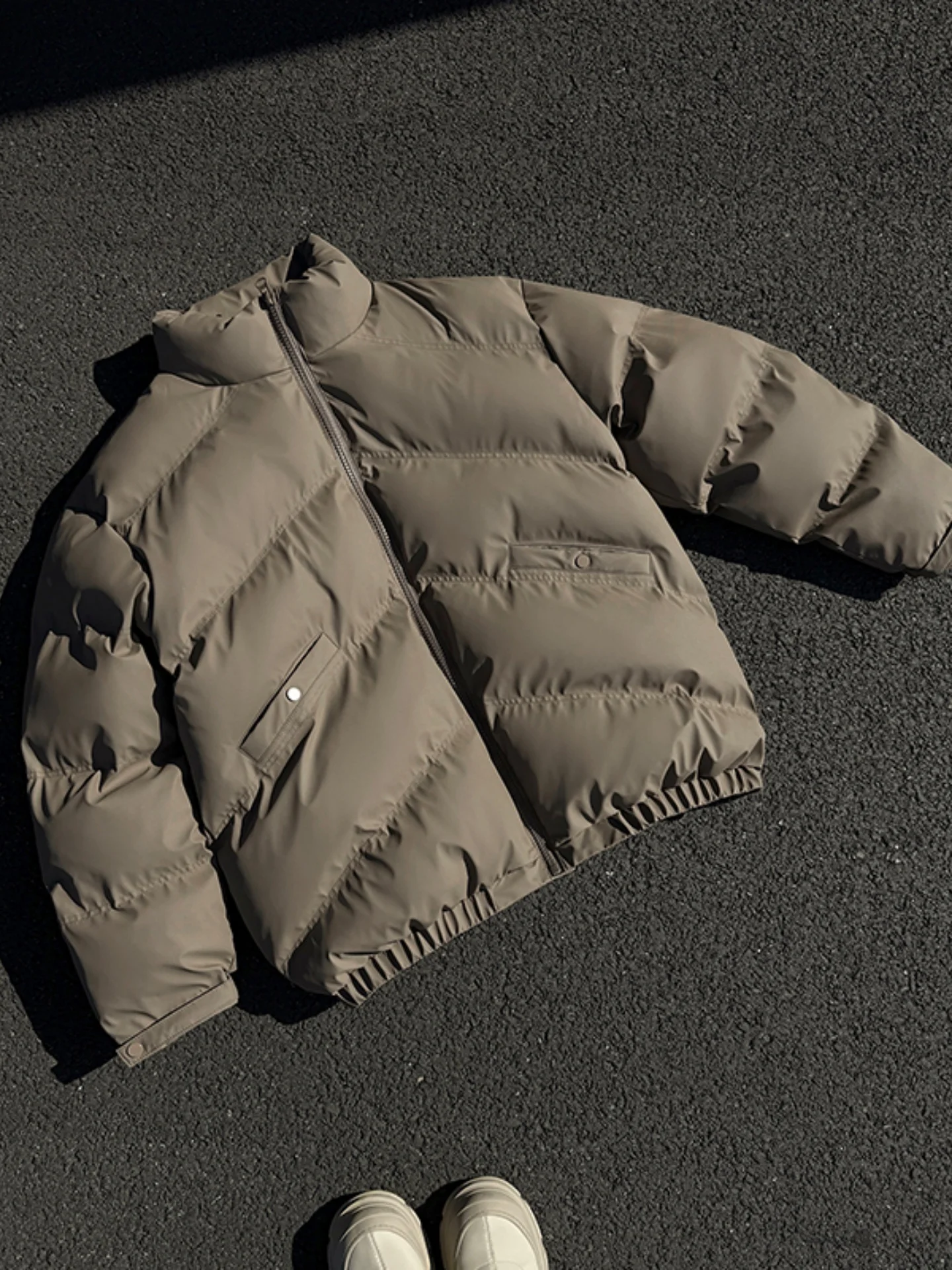 Premium PU Leather ort Puffer Jaet Men's Winter Thi Sli Cotton Coat Loose Fit Stand Collar Bread Sle Trendy
Premium PU Leather ort Puffer Jaet Men's Winter Thi Sli Cotton Coat Loose Fit Stand Collar Bread Sle Trendy