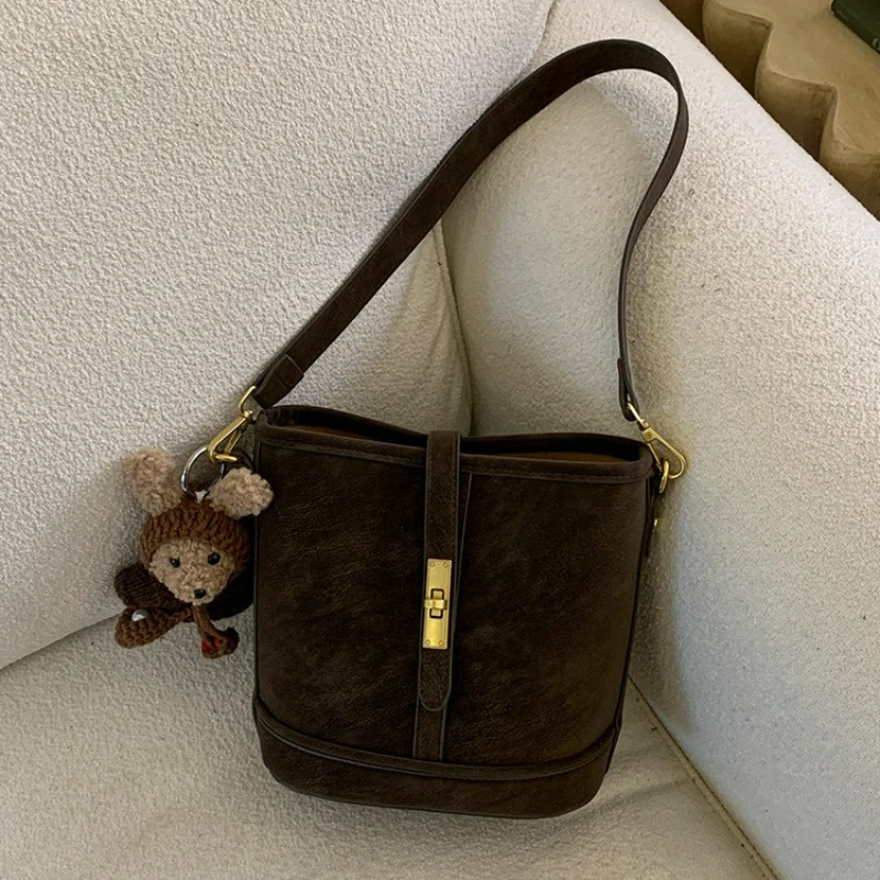 New Fashion Crossbody Bag Women Retro Comfortable and Versatile Texture Bucket Bag Large Capacity Commuter Purse Shoulder Bag
New Fashion Crossbody Bag Women Retro Comfortable and Versatile Texture Bucket Bag Large Capacity Commuter Purse Shoulder Bag