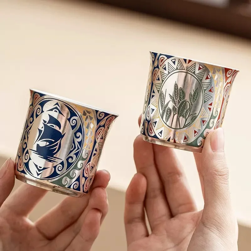60ML Gold and Silver Wrong Craft TeaCup Hand Painted 999 Silver Silk Road Teacup Home Master Cup High-end KungFu TeaSet Gift Box
60ML Gold and Silver Wrong Craft TeaCup Hand Painted 999 Silver Silk Road Teacup Home Master Cup High-end KungFu TeaSet Gift Box