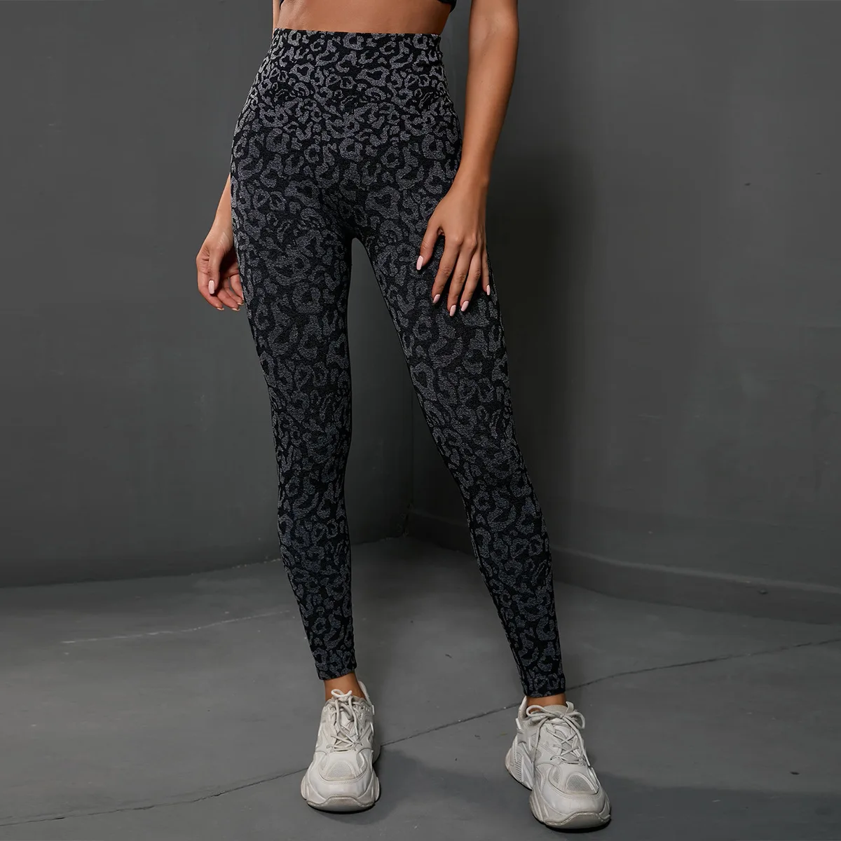 20026 NEW Women Yoga Pants Seamless Nude High Waist Belly Peach Hip Lift Pilates Outer Running Fitness Pants
20026 NEW Women Yoga Pants Seamless Nude High Waist Belly Peach Hip Lift Pilates Outer Running Fitness Pants