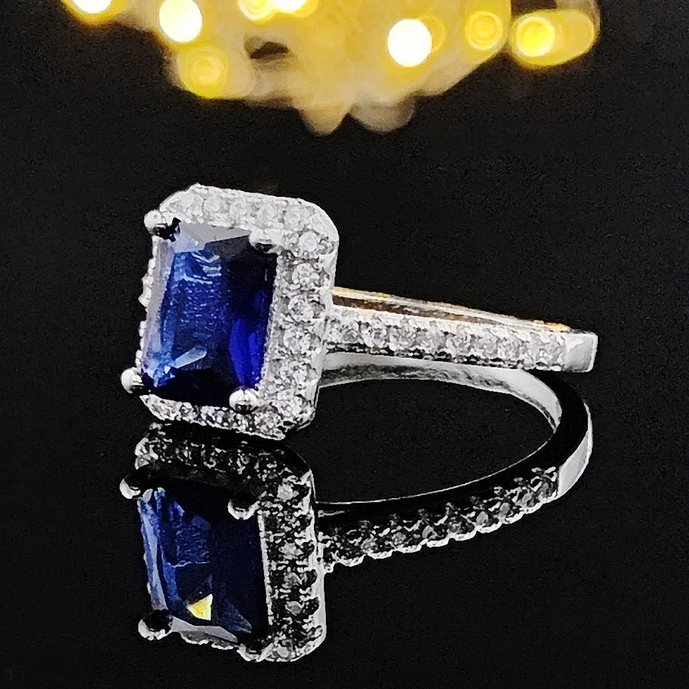 Moissanite Women's Ring 925 Silver Beautiful Firecolour Diamond Substitute Luxury Wedding Rings for Couples
Moissanite Women's Ring 925 Silver Beautiful Firecolour Diamond Substitute Luxury Wedding Rings for Couples
