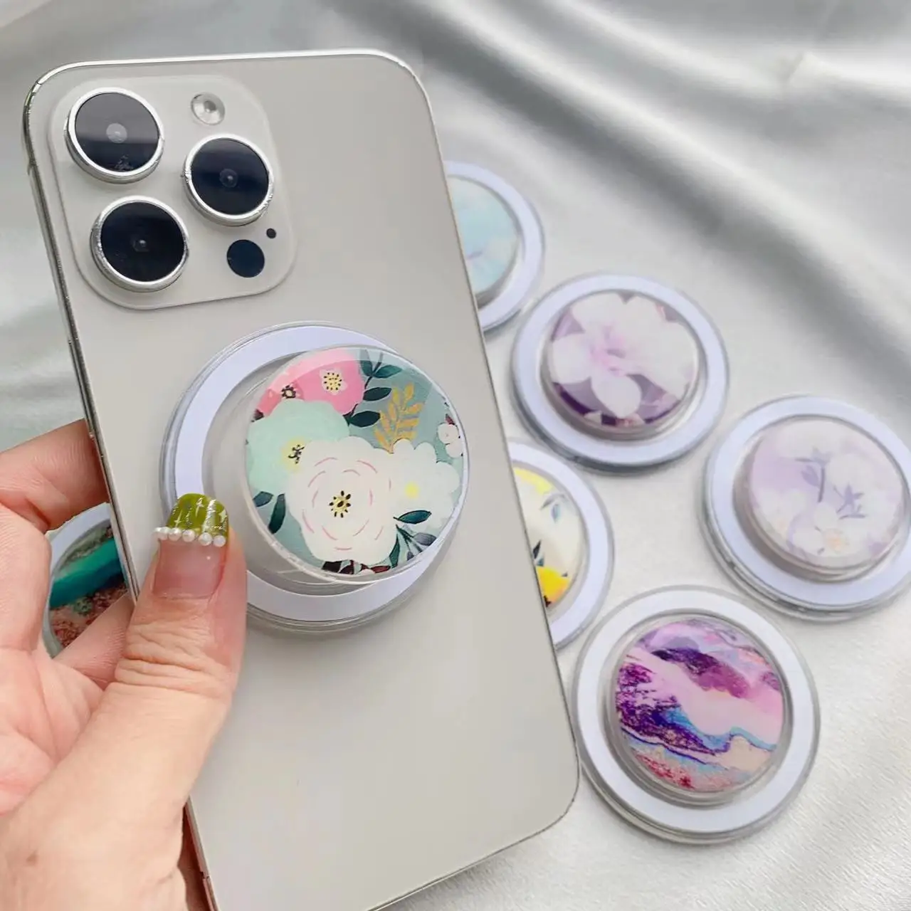 New Stretchable Folding Magnetic Phone Holder with Cartive Cartoon Floral Cushion, Suitable for IPhone 17 Samsung Grip Holder
New Stretchable Folding Magnetic Phone Holder with Cartive Cartoon Floral Cushion, Suitable for IPhone 17 Samsung Grip Holder