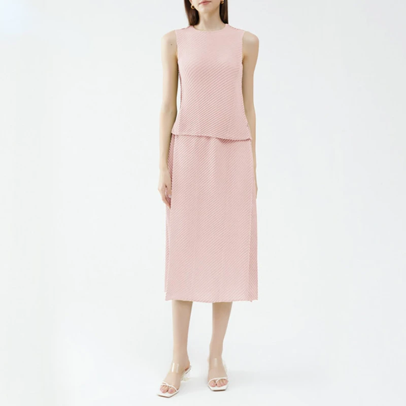 YUDX Miyake New 2023 Summer Casual Wind Pleated Women's Solid Color Sleeveless Top + Half-body Skirt Casual Two-piece Suit
YUDX Miyake New 2023 Summer Casual Wind Pleated Women's Solid Color Sleeveless Top + Half-body Skirt Casual Two-piece Suit