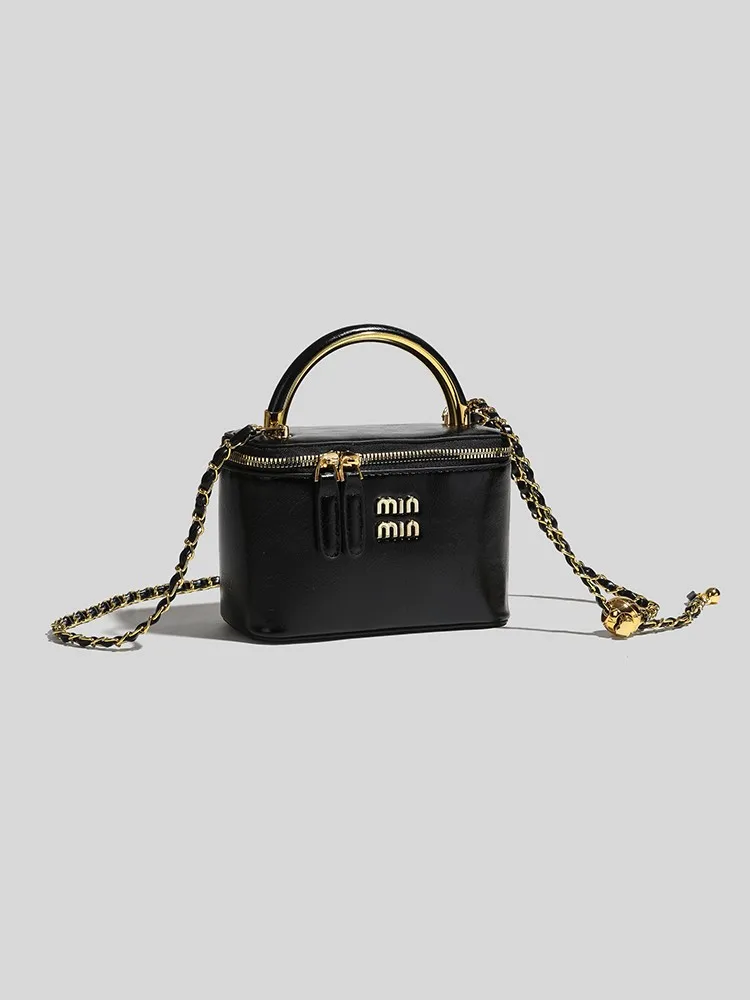 Famous brand light luxury high-end designer niche design super hot small bag female 2025 new fashion box bag chain messenger bag
Famous brand light luxury high-end designer niche design super hot small bag female 2025 new fashion box bag chain messenger bag