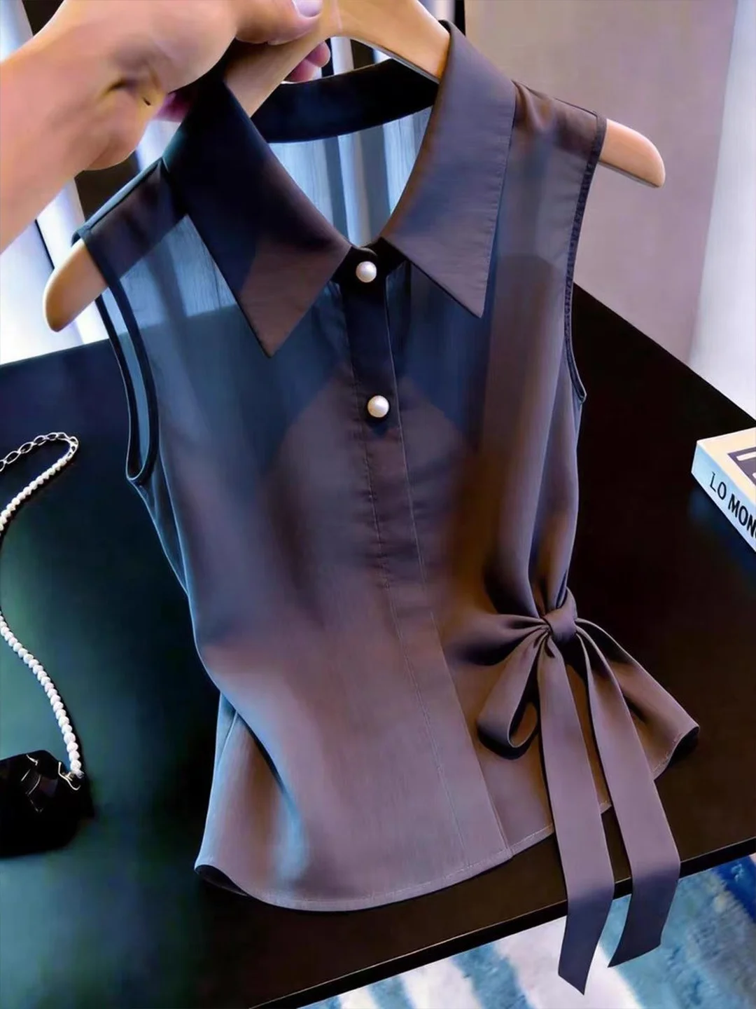 Summer Neck Sleeveless Vest Pure Color Slimming Waist Design Korean Style Belted Fashionable Anti-Aging Top for Women
Summer Neck Sleeveless Vest Pure Color Slimming Waist Design Korean Style Belted Fashionable Anti-Aging Top for Women