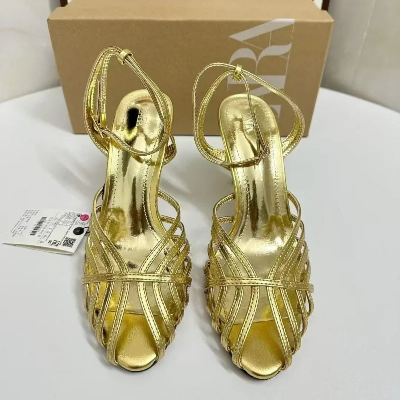 Fashion Sexy Gold Hollow Narrow Band High Heel Sandal Women Ankle Strap Buckle Thin Heel Designer Shoe Elegant Dinner Dress Shoe
Fashion Sexy Gold Hollow Narrow Band High Heel Sandal Women Ankle Strap Buckle Thin Heel Designer Shoe Elegant Dinner Dress Shoe