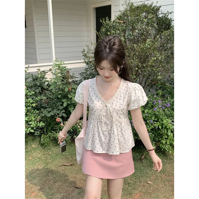 Women Clothes Summer Fashion Casual Floral Solid Color V-neck Ladies Simplicity Refreshing Lively Lace Lacing Short Sleeve Tops
Women Clothes Summer Fashion Casual Floral Solid Color V-neck Ladies Simplicity Refreshing Lively Lace Lacing Short Sleeve Tops