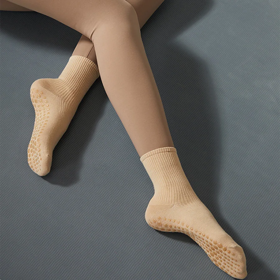 Yoga socks, spring Pilates socks, anti slip professional women's midsole, sports and fitness, Japanese adhesive
Yoga socks, spring Pilates socks, anti slip professional women's midsole, sports and fitness, Japanese adhesive