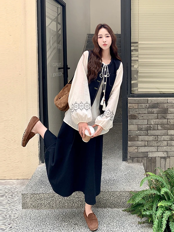 Women's Denim Vest Skirt Set Spring Autumn Lantern Sleeve Embroidered Shirt Three Piece Set Casual Fashion High Waist
Women's Denim Vest Skirt Set Spring Autumn Lantern Sleeve Embroidered Shirt Three Piece Set Casual Fashion High Waist