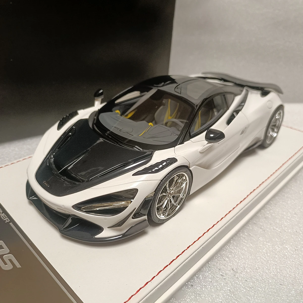 Dino DM 1:18 Scale Resin White Mclaren 720S Supercar Toys Cars Model Classics Nostalgia Adult Souvenir Gifts Static Display
Dino DM 1:18 Scale Resin White Mclaren 720S Supercar Toys Cars Model Classics Nostalgia Adult Souvenir Gifts Static Display