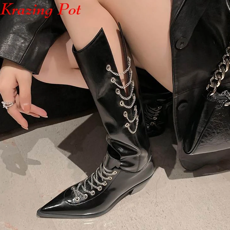 Krazing Pot Cow Leather Pointed Toe Thick High Heels Winter Cross-tied Metal Chains Riding Boots Street Fashion Knee High Boots
Krazing Pot Cow Leather Pointed Toe Thick High Heels Winter Cross-tied Metal Chains Riding Boots Street Fashion Knee High Boots