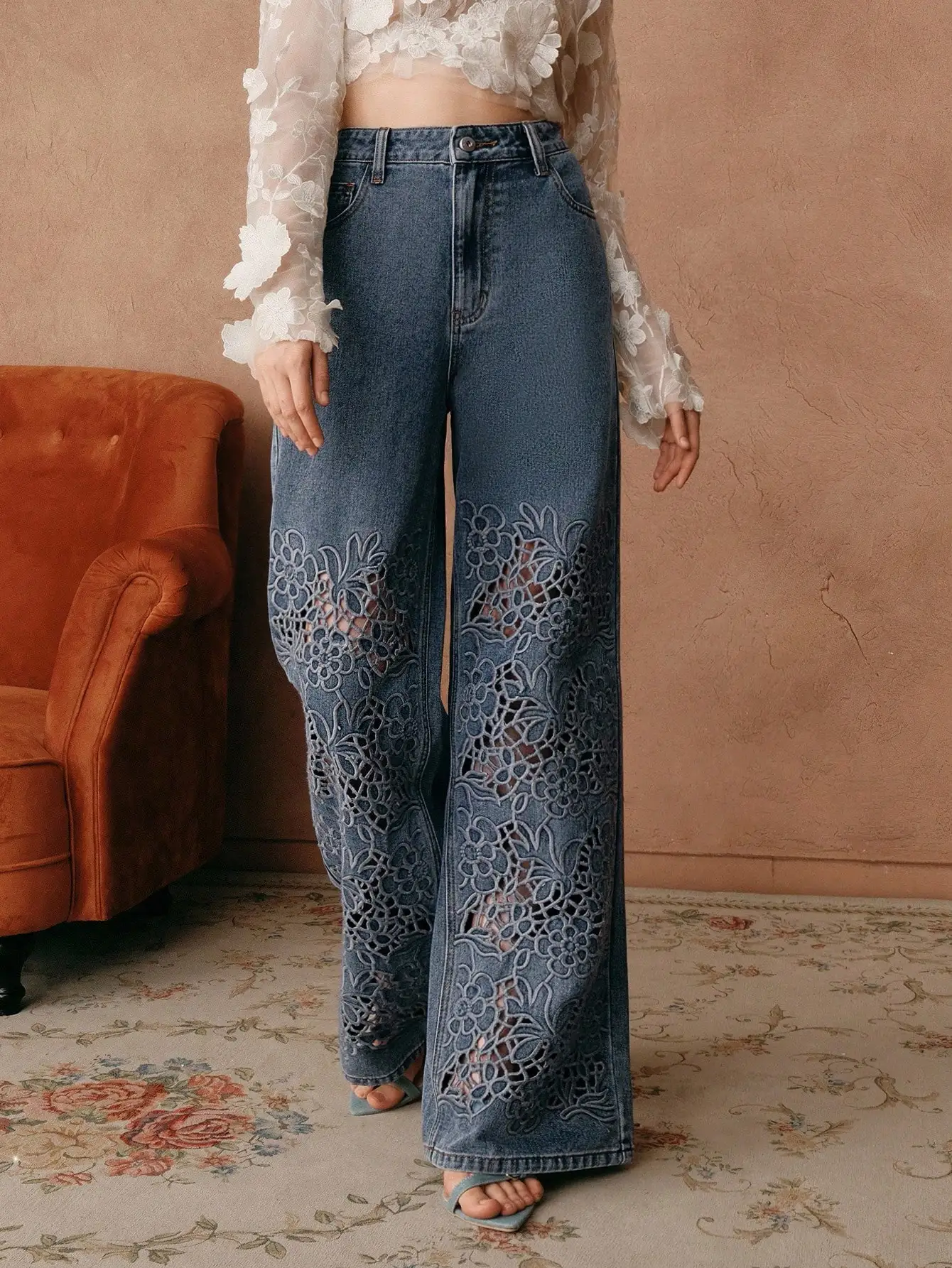 Женские джинсы с высокой талией, цветочным кружевом и вырезами, широкие штанины, для весенних и повседневных образов
Женские джинсы с высокой талией, цветочным кружевом и вырезами, широкие штанины, для весенних и повседневных образов