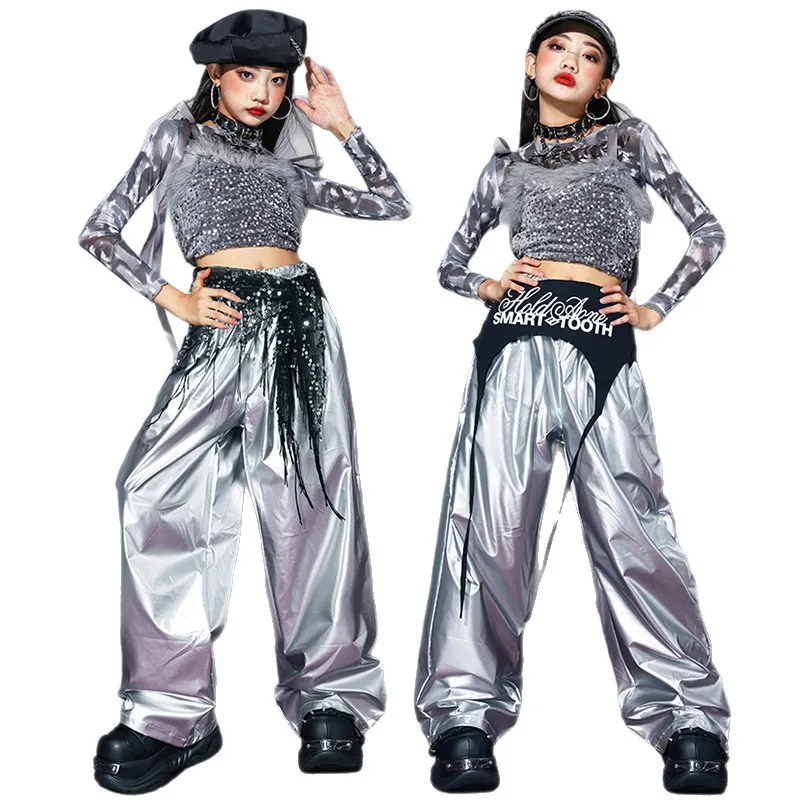 Детский комплект одежды для девочек: блестящая укороченная рубашка с пайетками и брюки карго для уличных танцев, хип-хопа, джаза, в стиле K-pop
Детский комплект одежды для девочек: блестящая укороченная рубашка с пайетками и брюки карго для уличных танцев, хип-хопа, джаза, в стиле K-pop