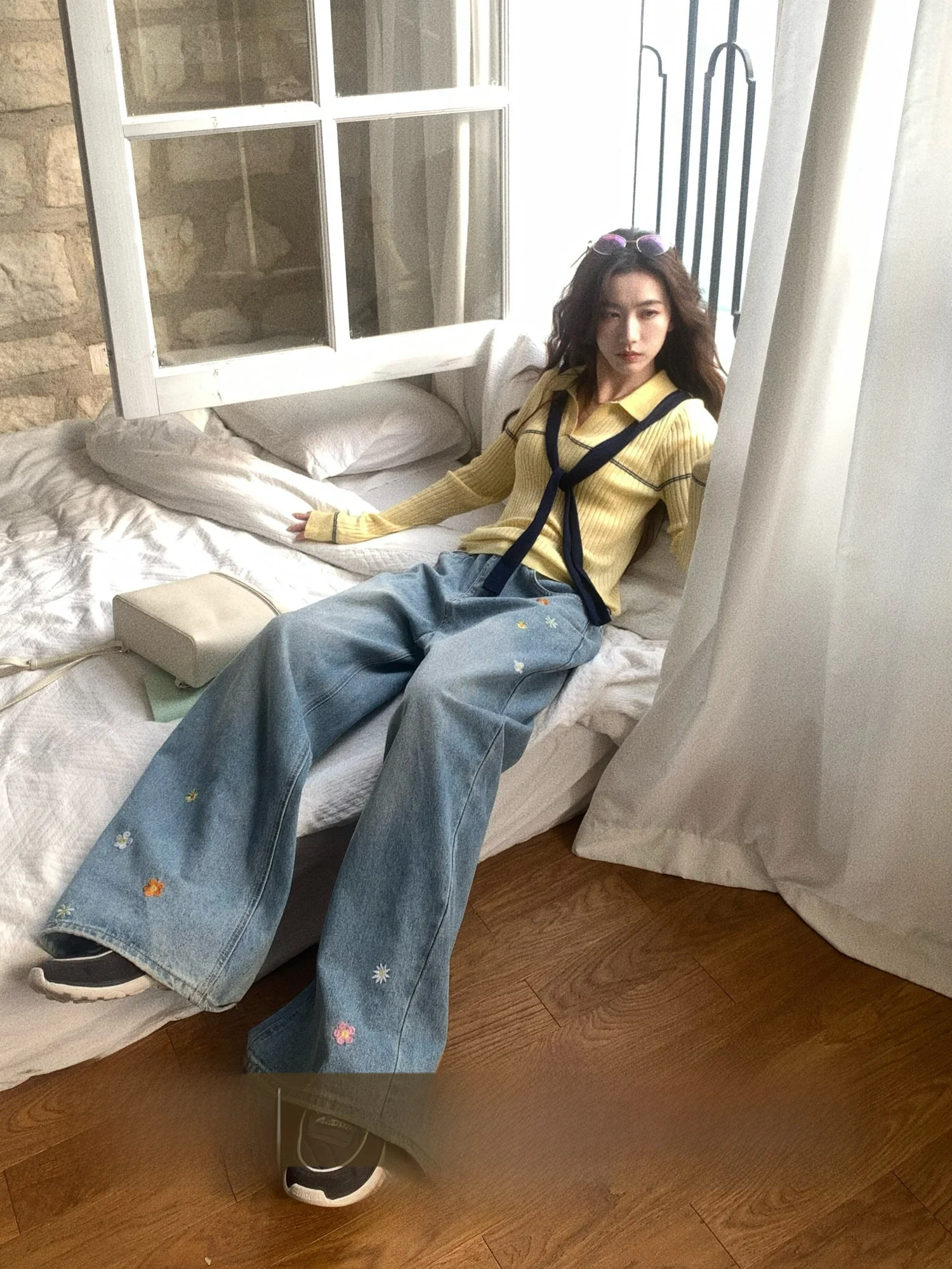 Floral Embroidery Wide Leg Jeans Women's Loose Fit Floor Length Straight Cut Casual Cotton Denim Pants Asymmetric High Waist
Floral Embroidery Wide Leg Jeans Women's Loose Fit Floor Length Straight Cut Casual Cotton Denim Pants Asymmetric High Waist