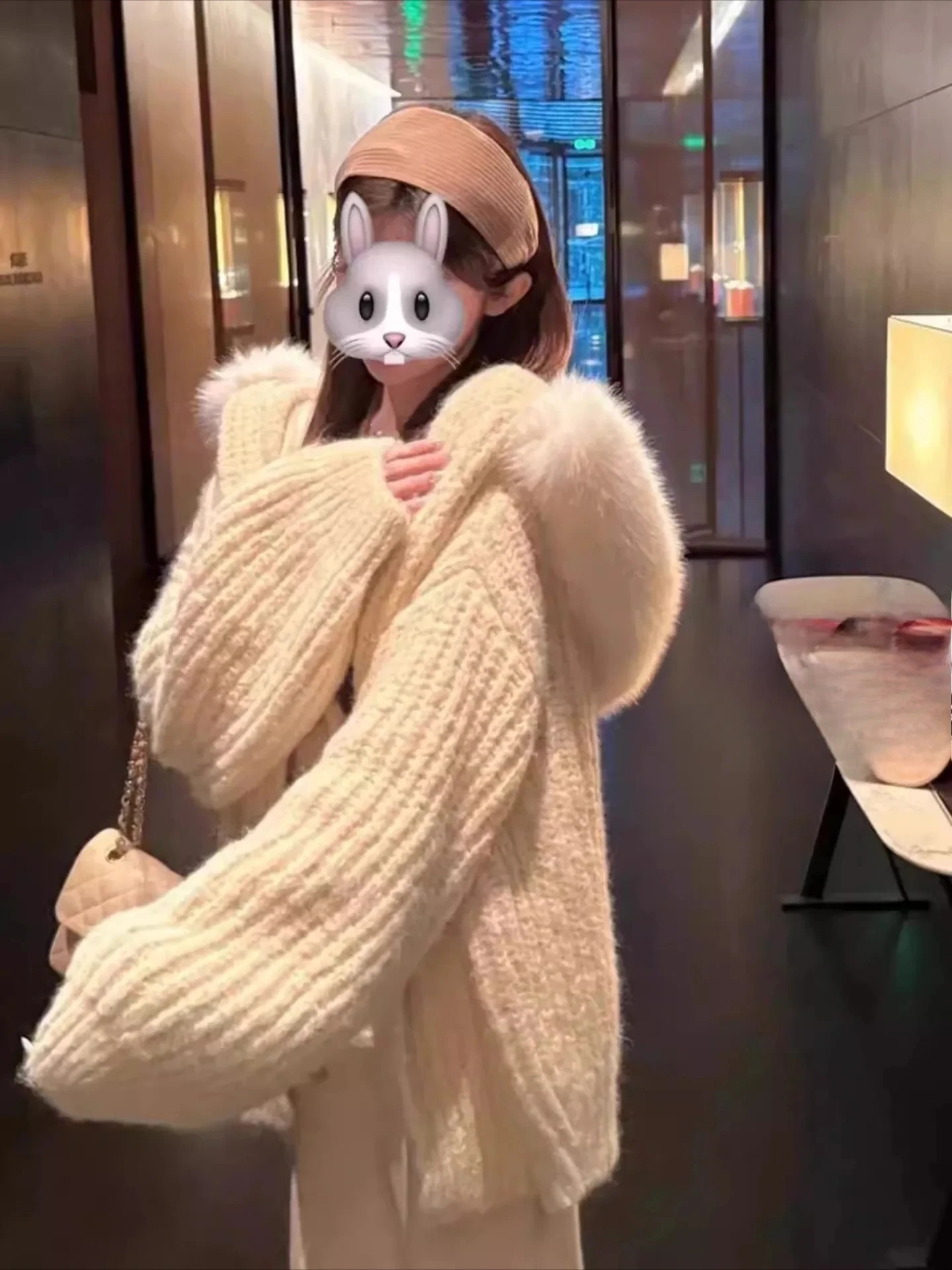 Women's Soft Lazy High-End Feeling Fur Collar Open Cardigan Korean Loose Fit Thiened Knitted Hooded Sweater Coat
Women's Soft Lazy High-End Feeling Fur Collar Open Cardigan Korean Loose Fit Thiened Knitted Hooded Sweater Coat