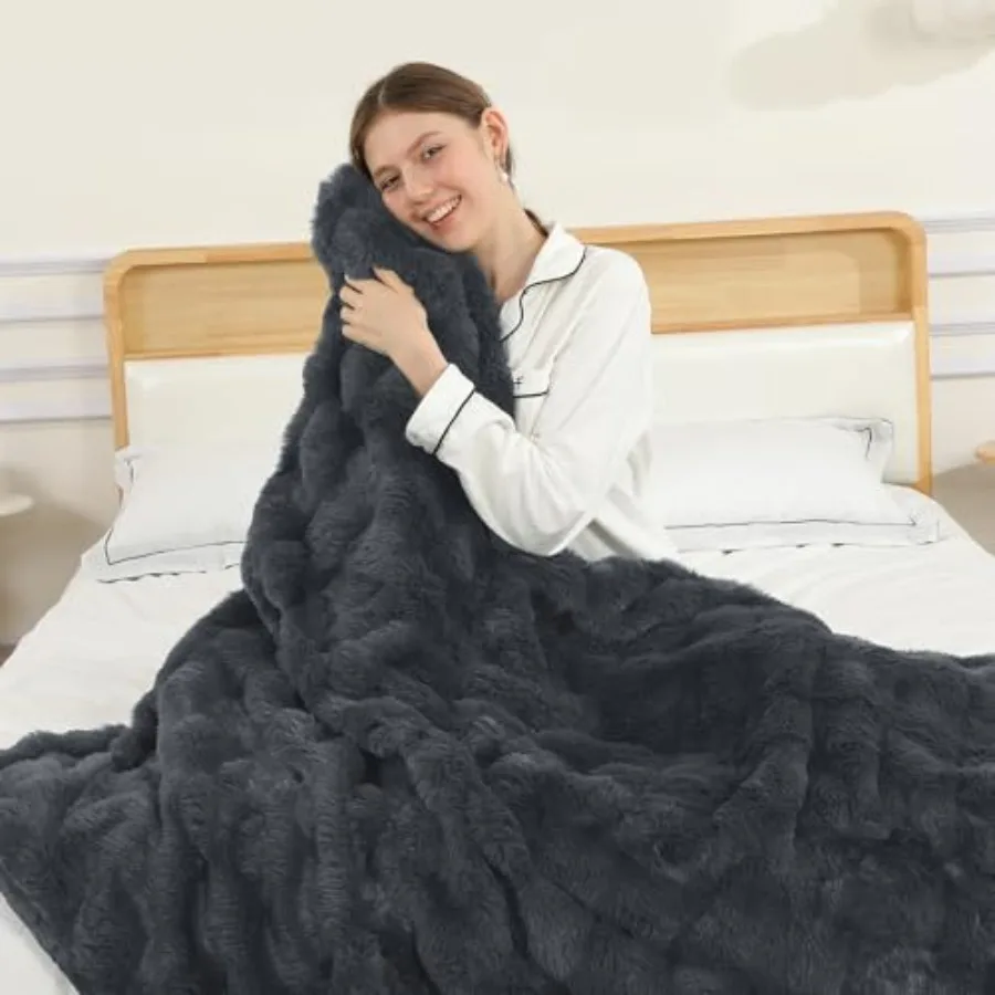Heated Blanket Throw Electric Throw BlanketLuxury Faux Fur and Thick Bubble Electric Throw Blanket with 6 Heating Levels and 4
Heated Blanket Throw Electric Throw BlanketLuxury Faux Fur and Thick Bubble Electric Throw Blanket with 6 Heating Levels and 4