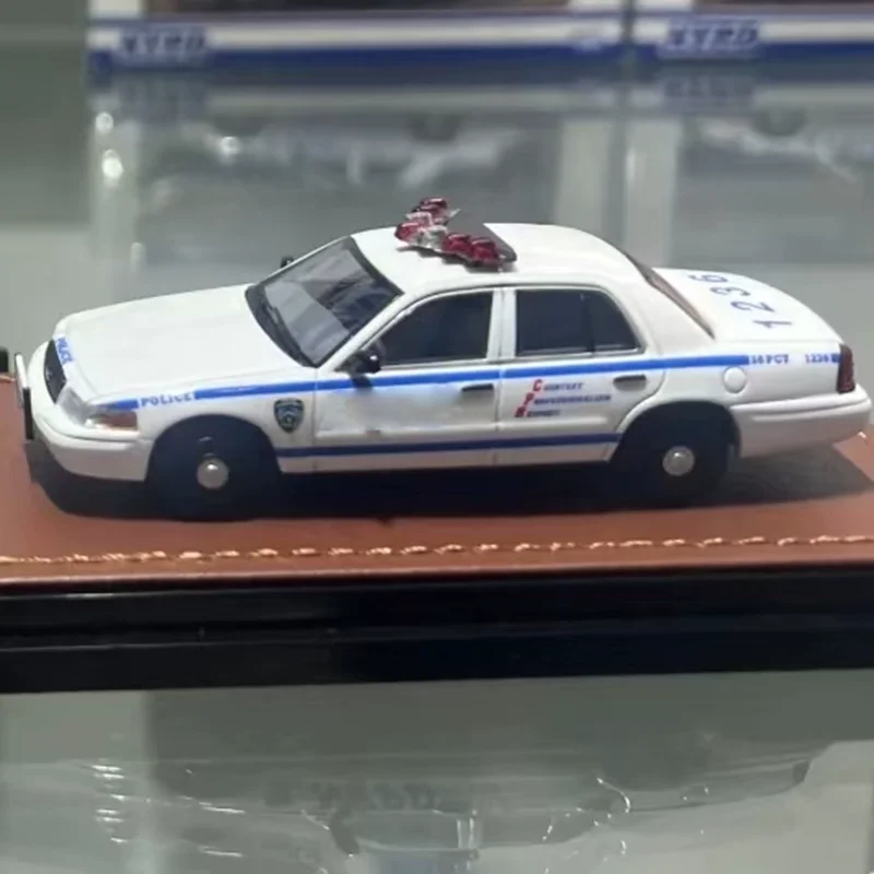 GOC 1:64 SUBURBAN/SUBURBAN K9/CROWN VICTORIA, имитация сплава, модель автомобиля, орнамент, сувенир, коллекция, подарок для хобби
GOC 1:64 SUBURBAN/SUBURBAN K9/CROWN VICTORIA, имитация сплава, модель автомобиля, орнамент, сувенир, коллекция, подарок для хобби