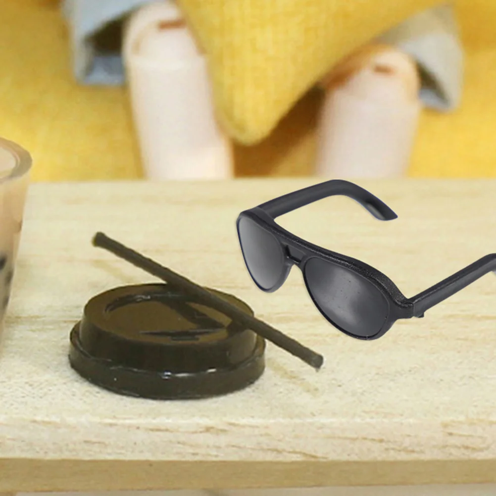 24 Pcs Mini Sunglasses Toys Black Accessories Lightweight Fashionable Small Eyeglasses Props for Dress Up Kids Playtime
24 Pcs Mini Sunglasses Toys Black Accessories Lightweight Fashionable Small Eyeglasses Props for Dress Up Kids Playtime