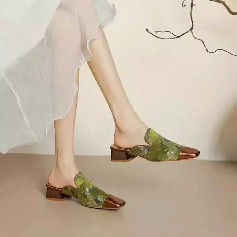 2025 Summer New Mixed Colors Women's Slipper Elegant Fashion Closed Toe Sandals Women with Med Heel Printing Hot Sale Slippers
2025 Summer New Mixed Colors Women's Slipper Elegant Fashion Closed Toe Sandals Women with Med Heel Printing Hot Sale Slippers