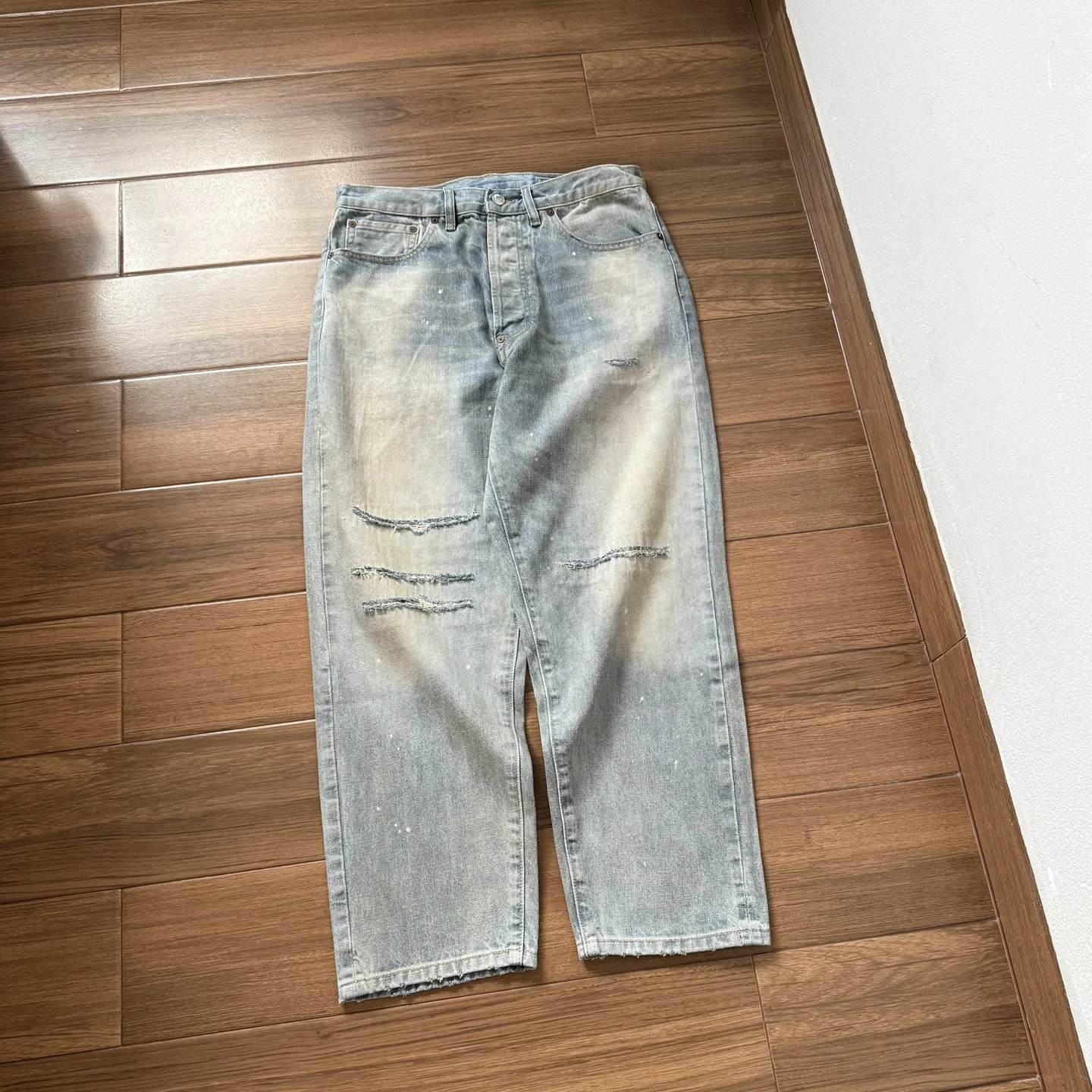 Waed Wide Denim Jeans Tagkita Men's Casual Loose Fit mid Waist Knife Cut Hole Design Cotton Fabric Everyday Wear
Waed Wide Denim Jeans Tagkita Men's Casual Loose Fit mid Waist Knife Cut Hole Design Cotton Fabric Everyday Wear