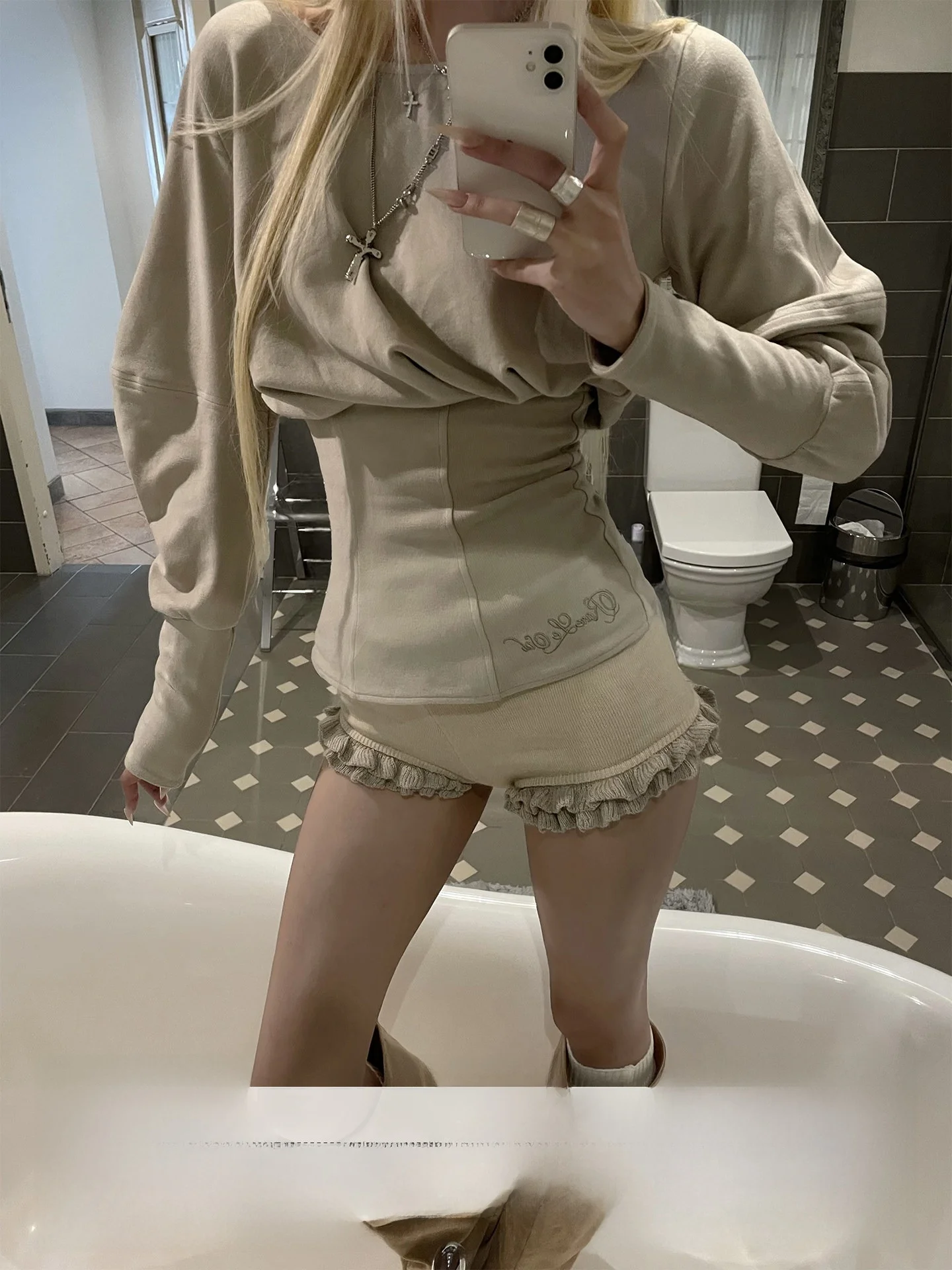 Rase Le Sol Honey Imprint Knitted Shorts Slim Fit Low Waist Elastic Waistband Polyester Acrylic Nylon Wool Casual Pants
Rase Le Sol Honey Imprint Knitted Shorts Slim Fit Low Waist Elastic Waistband Polyester Acrylic Nylon Wool Casual Pants