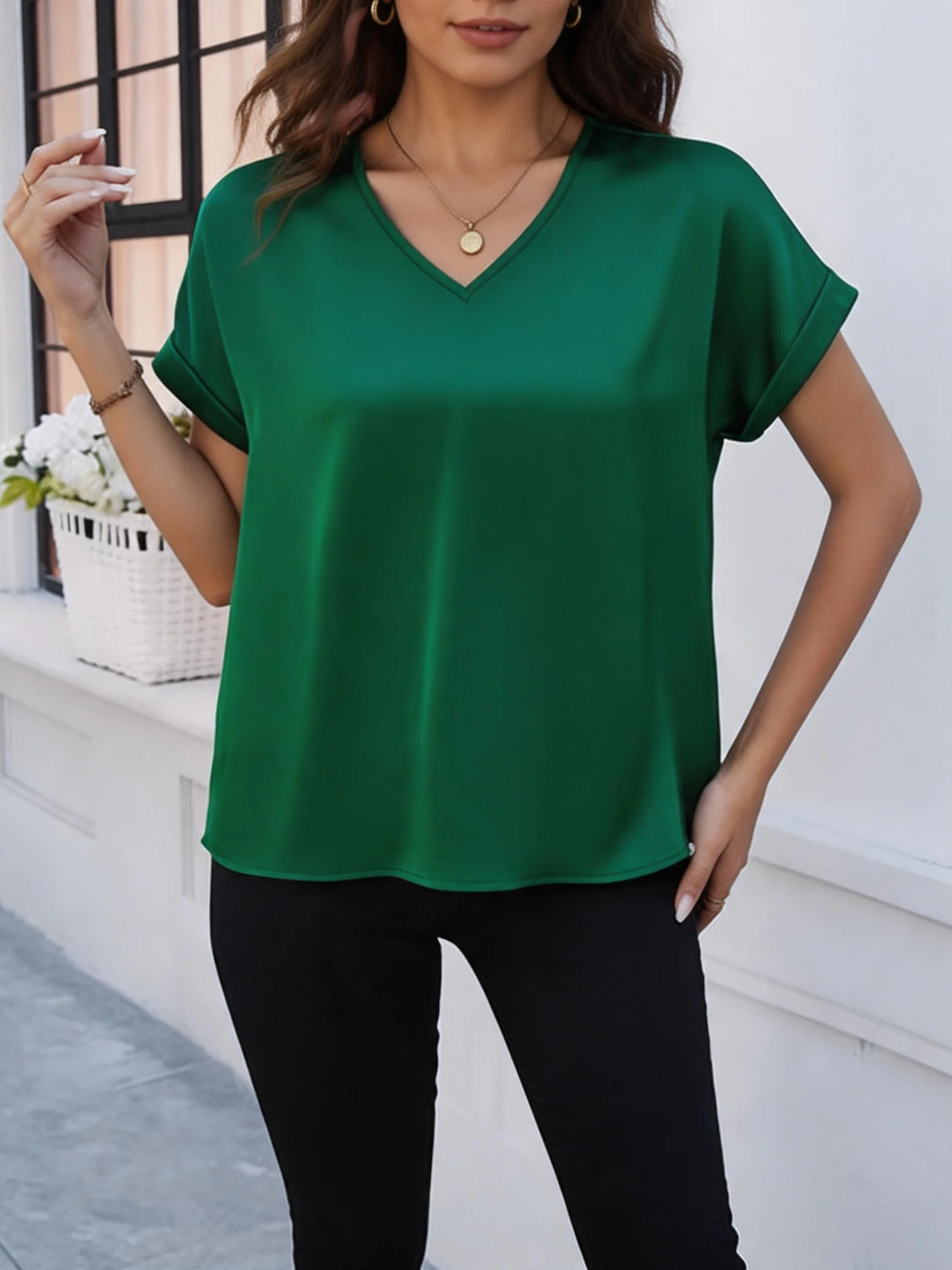 Elegant Green V-Neck Shirt for Women Summer Cuffed Short Sleeve Versatile Casual Commute Shirt Luxury Feel
Elegant Green V-Neck Shirt for Women Summer Cuffed Short Sleeve Versatile Casual Commute Shirt Luxury Feel