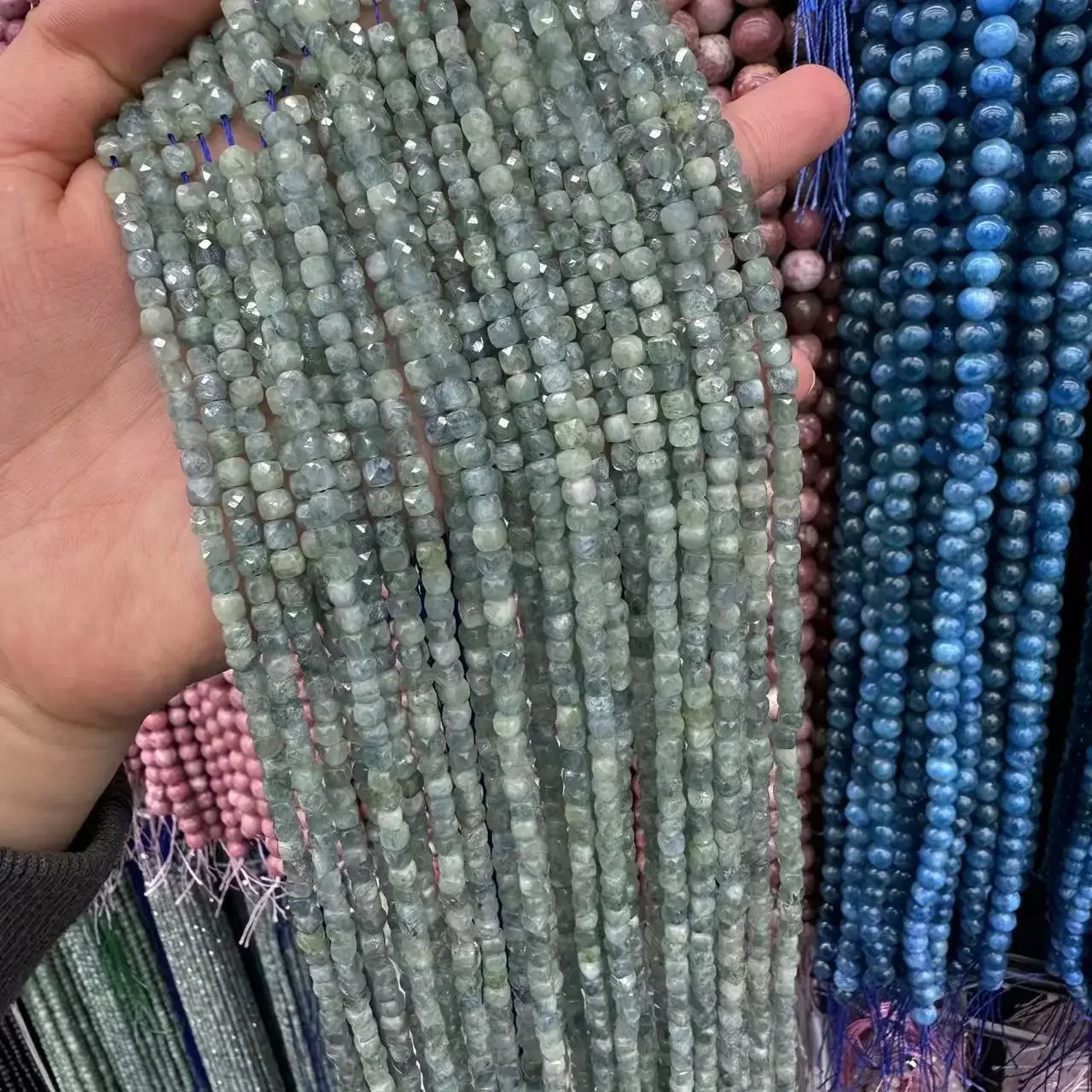 Натуральный зеленый кианит, драгоценный камень, 4 мм, куб, свободные бусины, изготовление браслетов «сделай сам», ожерелье для модных ювелирных аксессуаров, оптовая продажа
Натуральный зеленый кианит, драгоценный камень, 4 мм, куб, свободные бусины, изготовление браслетов «сделай сам», ожерелье для модных ювелирных аксессуаров, оптовая продажа