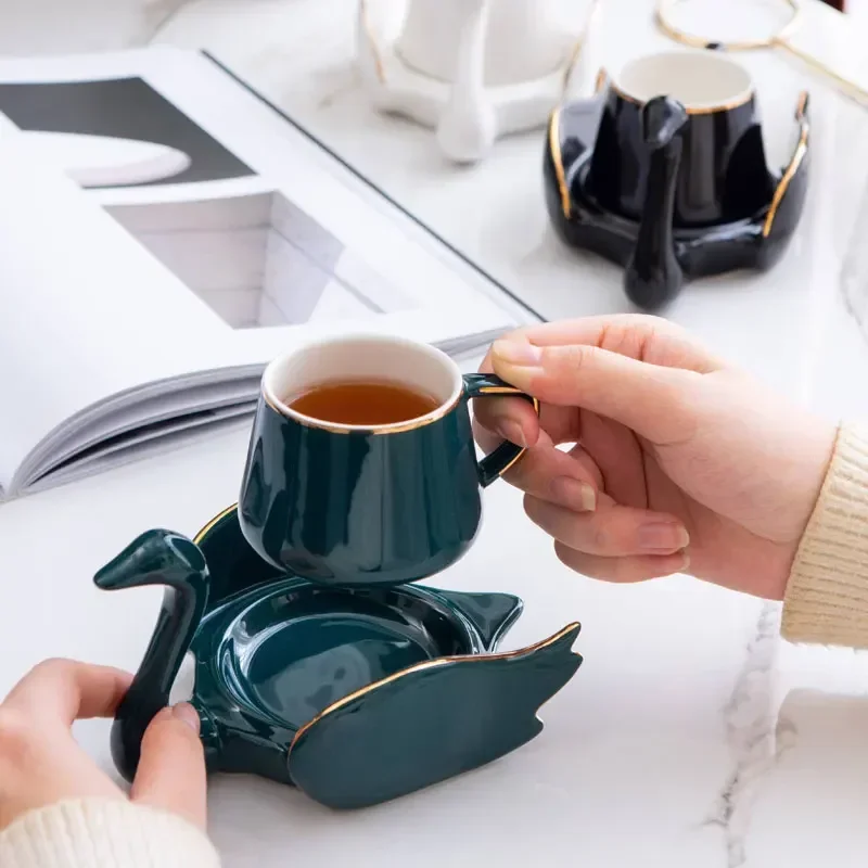 Nordic Creative Swan Cup Saucer Set with Black Gold Rim Coffee Small Cute White Ceramic Green Pink Cups and Saucers Lovely Gifts
Nordic Creative Swan Cup Saucer Set with Black Gold Rim Coffee Small Cute White Ceramic Green Pink Cups and Saucers Lovely Gifts