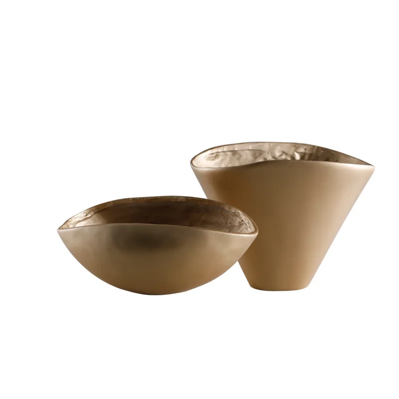 Modern Nordic light luxury medieval wabi-sabi wind gold resin flower pot bottle ornament home hotel clubhouse homestay jewelry
Modern Nordic light luxury medieval wabi-sabi wind gold resin flower pot bottle ornament home hotel clubhouse homestay jewelry