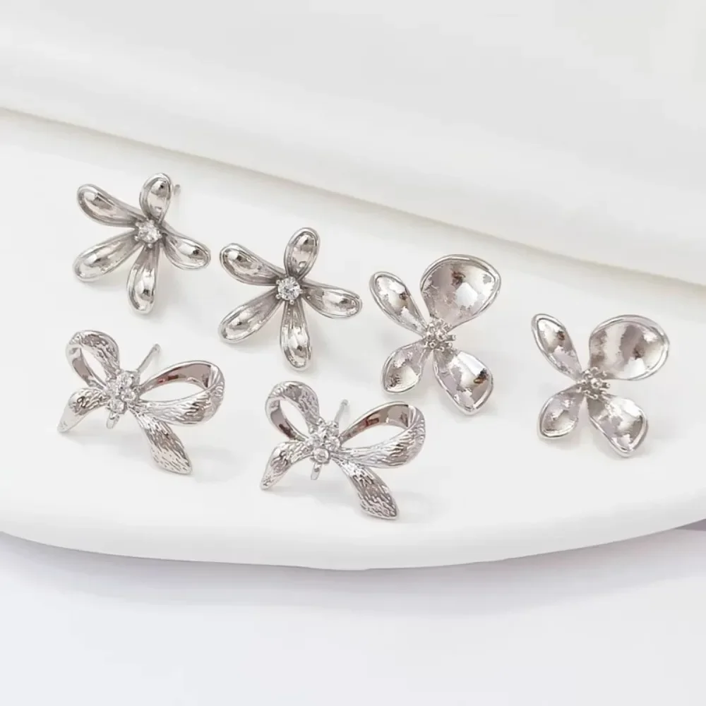 Copper-clad White K Micro-inlaid Zircon Five-leaf Flower Bow S925 Earrings with Ear Studs, DIY Handcrafted Earrings and Earrings
Copper-clad White K Micro-inlaid Zircon Five-leaf Flower Bow S925 Earrings with Ear Studs, DIY Handcrafted Earrings and Earrings