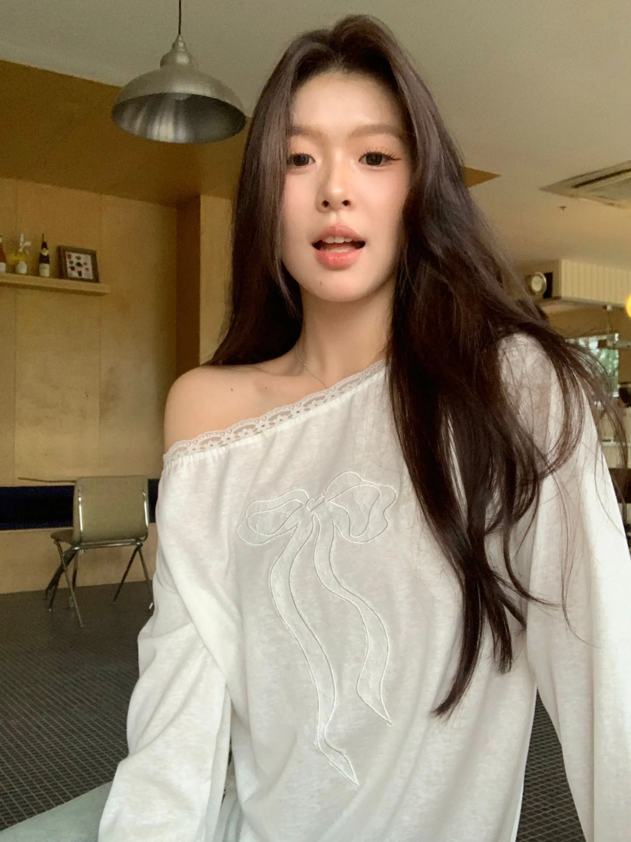 Autumn 2025 korean style Tops Girls Off Shoulder White Long Sleeve t-shirt Womens Lace Butterfly Tees shirt femme (S2706
Autumn 2025 korean style Tops Girls Off Shoulder White Long Sleeve t-shirt Womens Lace Butterfly Tees shirt femme (S2706