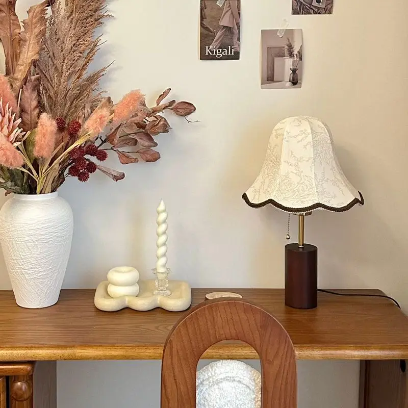 French retro decorative desk lamp used bedroom bedside table lamp cute atmosphere master bedroom small desk lamp
French retro decorative desk lamp used bedroom bedside table lamp cute atmosphere master bedroom small desk lamp