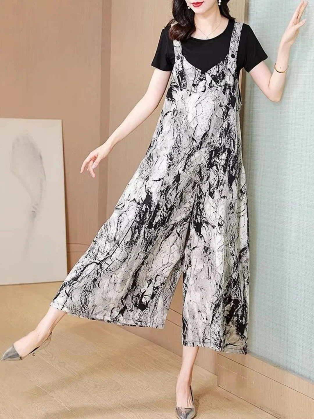 Fashionable Summer Thin Wide Leg One-Piece Pants for plus Size Women Comfortable Loose Fit Casual High Waist Long Trousers
Fashionable Summer Thin Wide Leg One-Piece Pants for plus Size Women Comfortable Loose Fit Casual High Waist Long Trousers