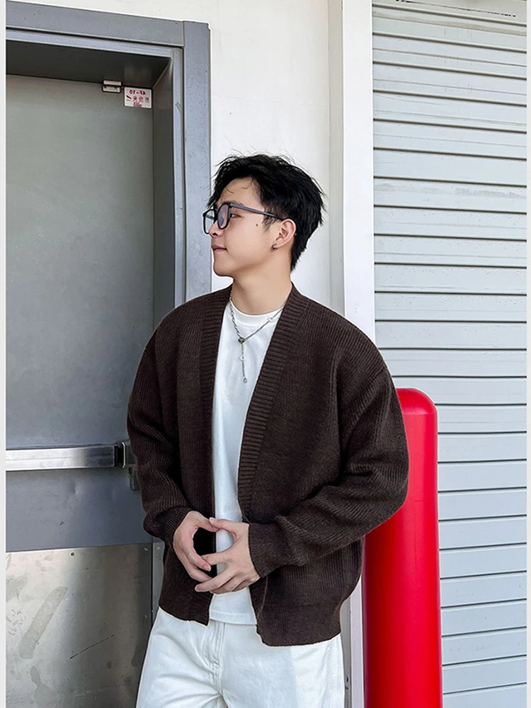 Американский вязаный кардиган-свитер свободного кроя для мужчин, простая повседневная верхняя одежда для пар на раннюю осень, полиэстер
Американский вязаный кардиган-свитер свободного кроя для мужчин, простая повседневная верхняя одежда для пар на раннюю осень, полиэстер