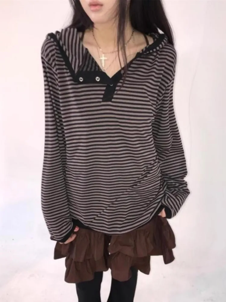 Korean Y2k Aesthetics Vintage Stripe Single Breasted Tshirts Women Harajuku Hooded T-shirt Streetwear Grunge Casual Loose Tees
Korean Y2k Aesthetics Vintage Stripe Single Breasted Tshirts Women Harajuku Hooded T-shirt Streetwear Grunge Casual Loose Tees
