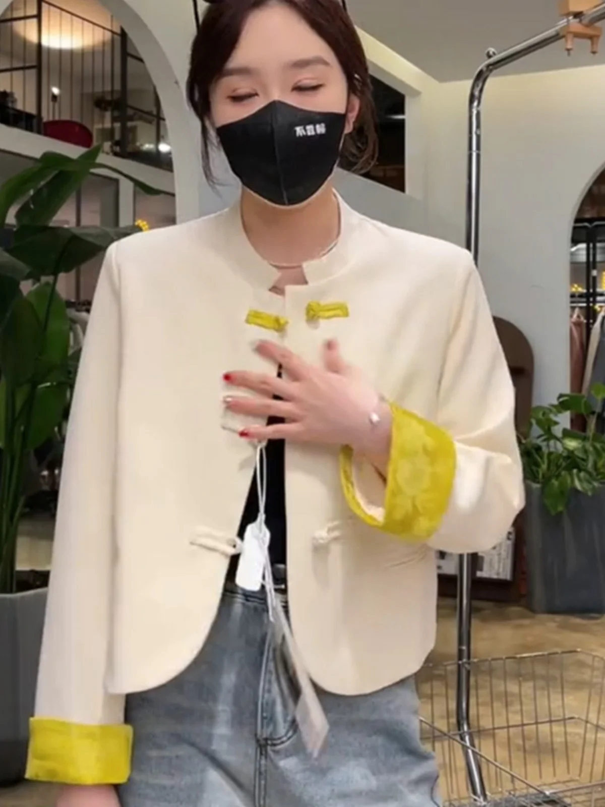 New Chinese Style Women's Suit Jacket Short Commute Button up Top round Neck Spring Fashion 2026 Charming Small Size
New Chinese Style Women's Suit Jacket Short Commute Button up Top round Neck Spring Fashion 2026 Charming Small Size