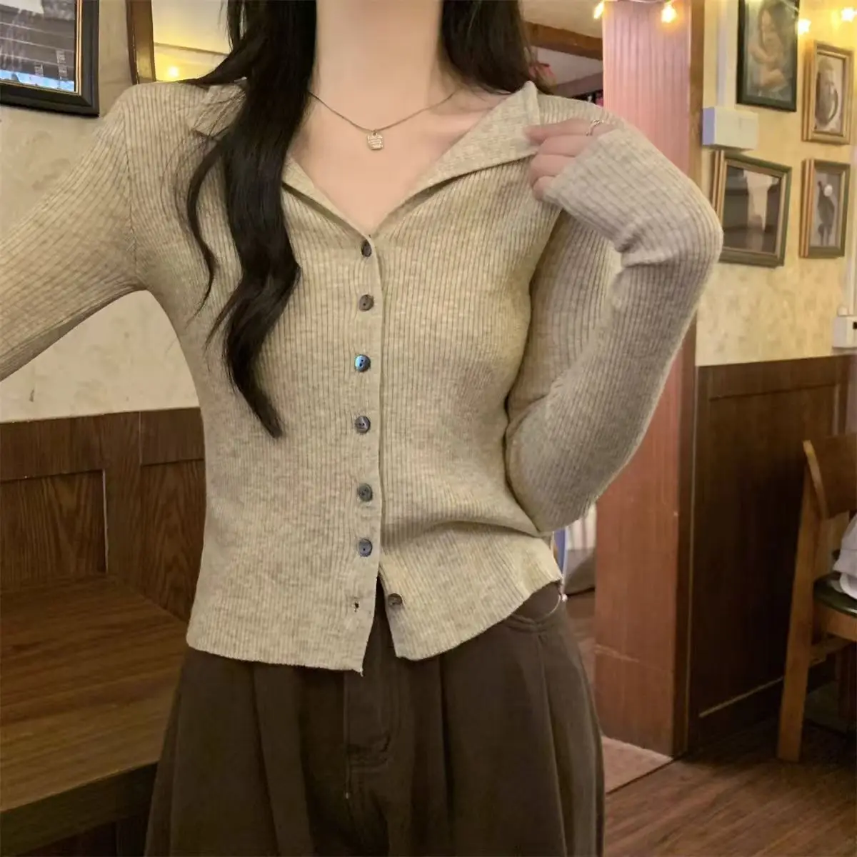 Chic Short Knitted Cardigan Women's Fashion Slim Fit V-Neck Grey Open-Shirt Style Commute Wind Soft Long Sleeve Casual Wear
Chic Short Knitted Cardigan Women's Fashion Slim Fit V-Neck Grey Open-Shirt Style Commute Wind Soft Long Sleeve Casual Wear