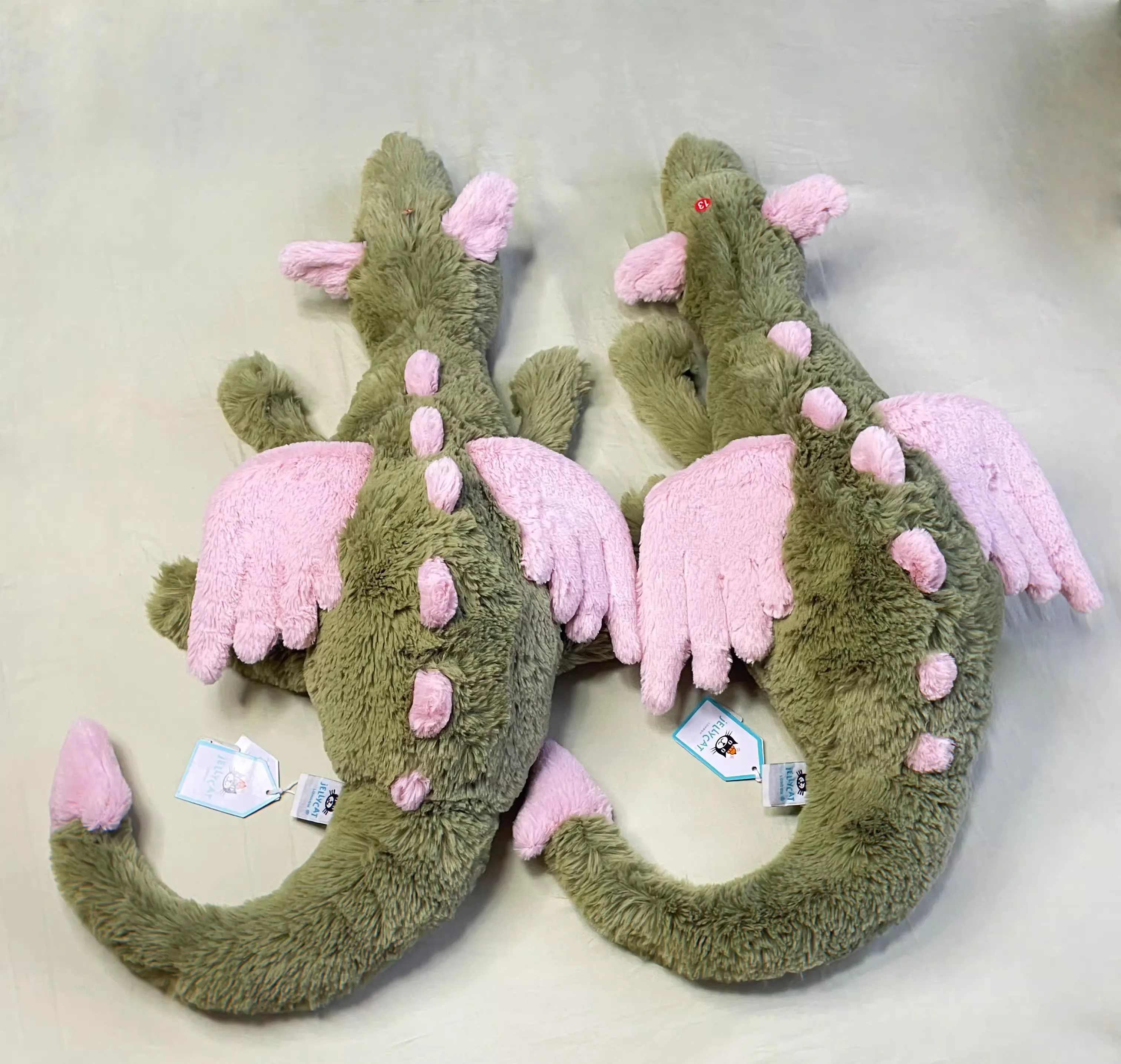 Оригинальная кукла JELLYCAT Cat 60 см Matcha Cherry Dragon, подушка для спальни, кошка и собака, игра с плюшевыми игрушками, подарок на праздник для домашних животных
Оригинальная кукла JELLYCAT Cat 60 см Matcha Cherry Dragon, подушка для спальни, кошка и собака, игра с плюшевыми игрушками, подарок на праздник для домашних животных