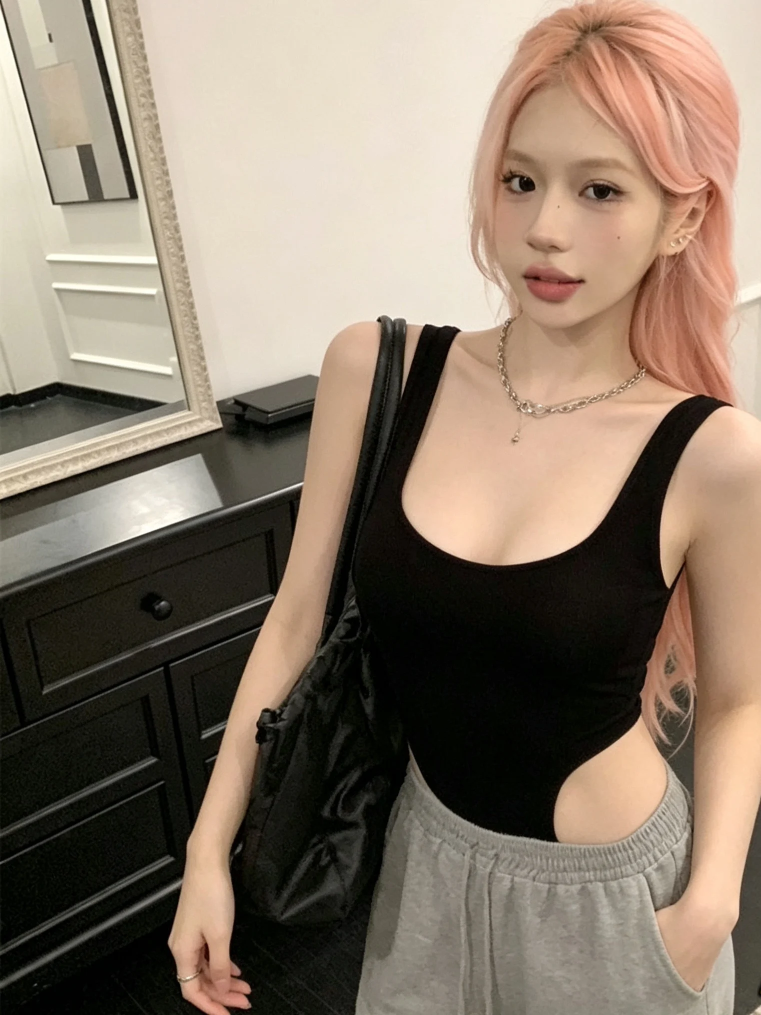Sexy One-Piece Strap Vest for plus Size Women Short Base Shirt American Style Hot Girl Elastic Bottoming Top High Waist Strai...
Sexy One-Piece Strap Vest for plus Size Women Short Base Shirt American Style Hot Girl Elastic Bottoming Top High Waist Strai...