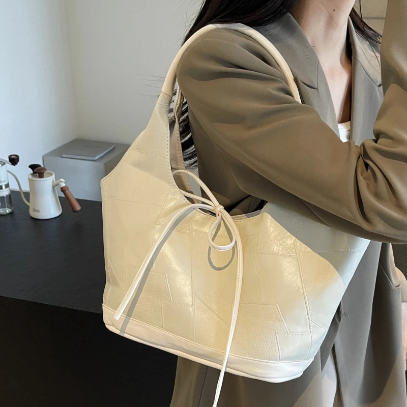 Advanced Leisure Commuter Bag New Tote Bag Women Fashion Large-capacity Retro Shoulder Bag
Advanced Leisure Commuter Bag New Tote Bag Women Fashion Large-capacity Retro Shoulder Bag