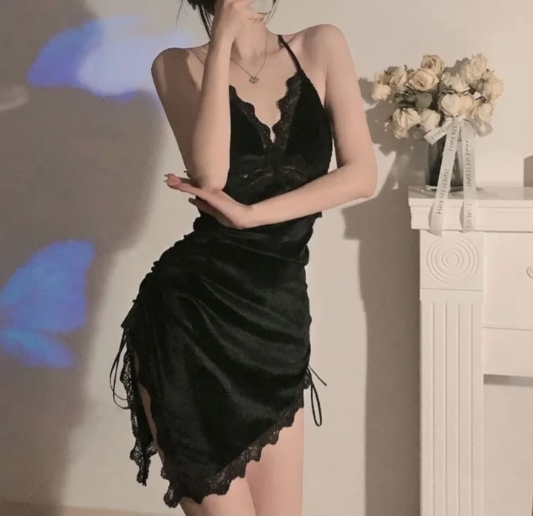 Women's Romantic Dress 2025 Spring Summer Latest Charming Gold Velvet Strap Sexy Sleeping Skirt Lace Mini Dress Short Skirt
Women's Romantic Dress 2025 Spring Summer Latest Charming Gold Velvet Strap Sexy Sleeping Skirt Lace Mini Dress Short Skirt