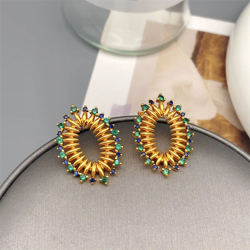 Europe And America Retro Encrusted Colored Zircon Geometric Metal Threaded Stud Earrings For Women Exquisite Luxury Earrings
Europe And America Retro Encrusted Colored Zircon Geometric Metal Threaded Stud Earrings For Women Exquisite Luxury Earrings