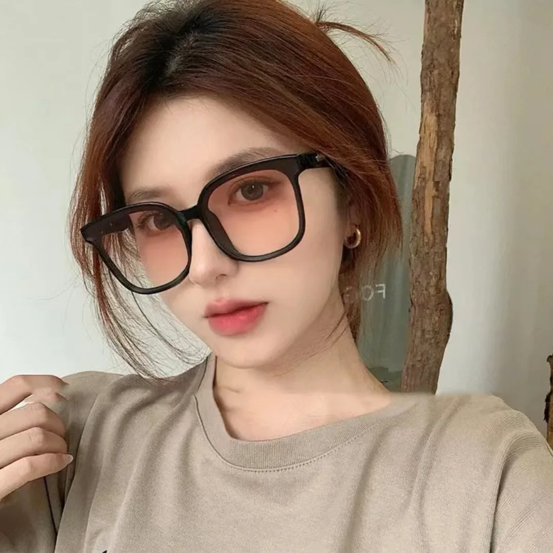 2023 New Retro Sunglasses for Women, Trendy Internet Celebrity, Large Frame UV Resistant Glasses
2023 New Retro Sunglasses for Women, Trendy Internet Celebrity, Large Frame UV Resistant Glasses
