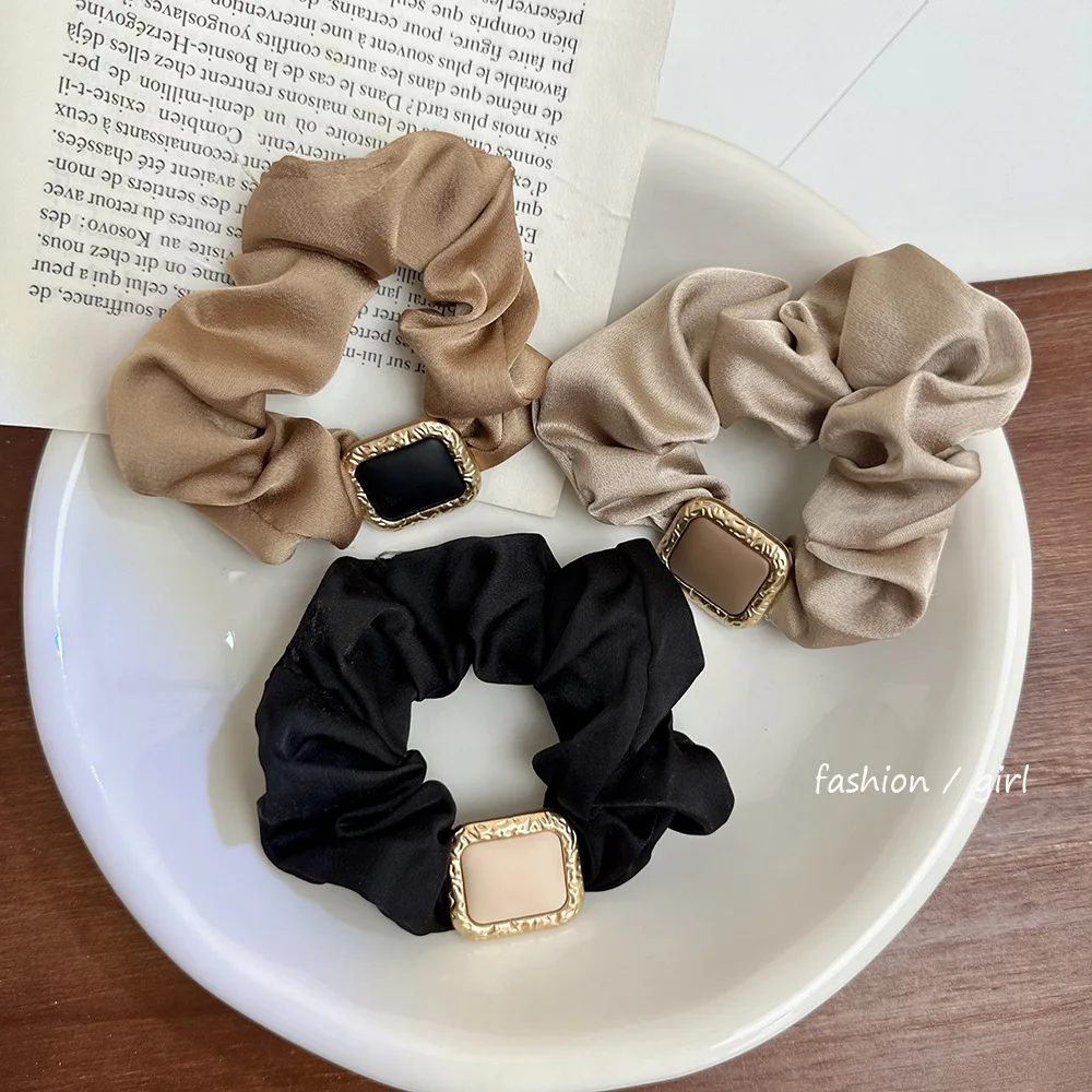 Scrunchie Elastic Hair Tie Plaid Block Pattern Premium Vintage Korean Style Soft Daily Use High Quality Black
Scrunchie Elastic Hair Tie Plaid Block Pattern Premium Vintage Korean Style Soft Daily Use High Quality Black