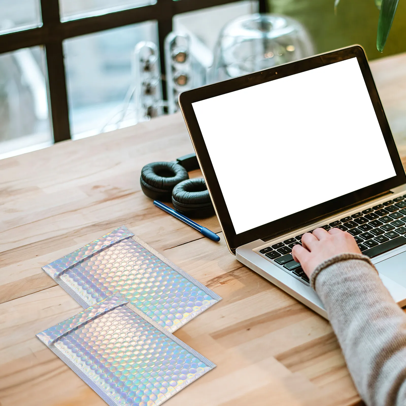 12Pcs Bubble Shipping Bags Self-Adhesive Delivery Bags Cushioning Protective Packaging for Cards Keychains Phones
12Pcs Bubble Shipping Bags Self-Adhesive Delivery Bags Cushioning Protective Packaging for Cards Keychains Phones