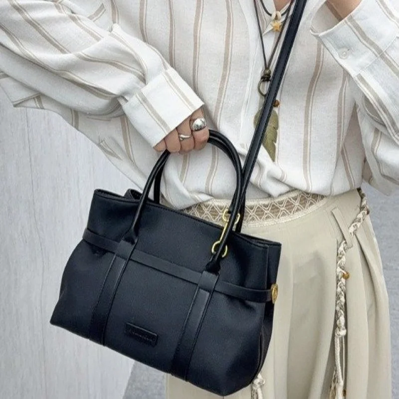 Элегантная женская сумка только с полированной ручкой, дизайнерский кожаный структурированный кошелек без ремешка
Элегантная женская сумка только с полированной ручкой, дизайнерский кожаный структурированный кошелек без ремешка