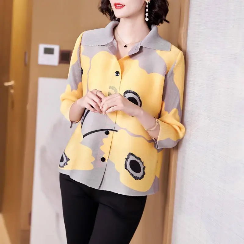 New Fashionable Loose Collar Print Single breasted Pleated Blouse Top for Women 2023 Spring/Summer Slim Cardigan Blouse Female
New Fashionable Loose Collar Print Single breasted Pleated Blouse Top for Women 2023 Spring/Summer Slim Cardigan Blouse Female