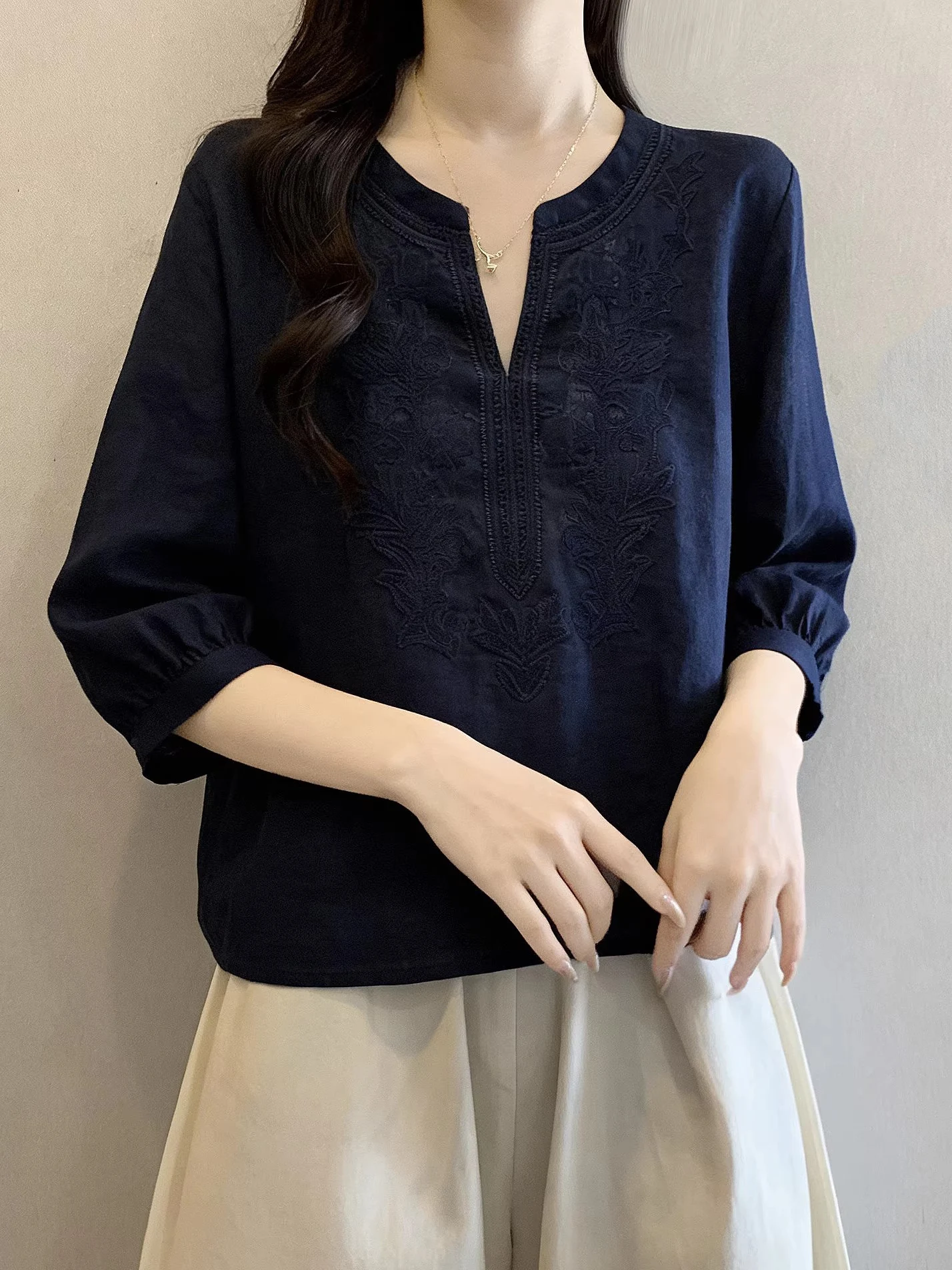 Elegant Embroidered Dark Blue V-neck Short Sleeve Cotton Linen Shirt Women's Summer New Style plus Size Fashion Korean Loose Fit
Elegant Embroidered Dark Blue V-neck Short Sleeve Cotton Linen Shirt Women's Summer New Style plus Size Fashion Korean Loose Fit